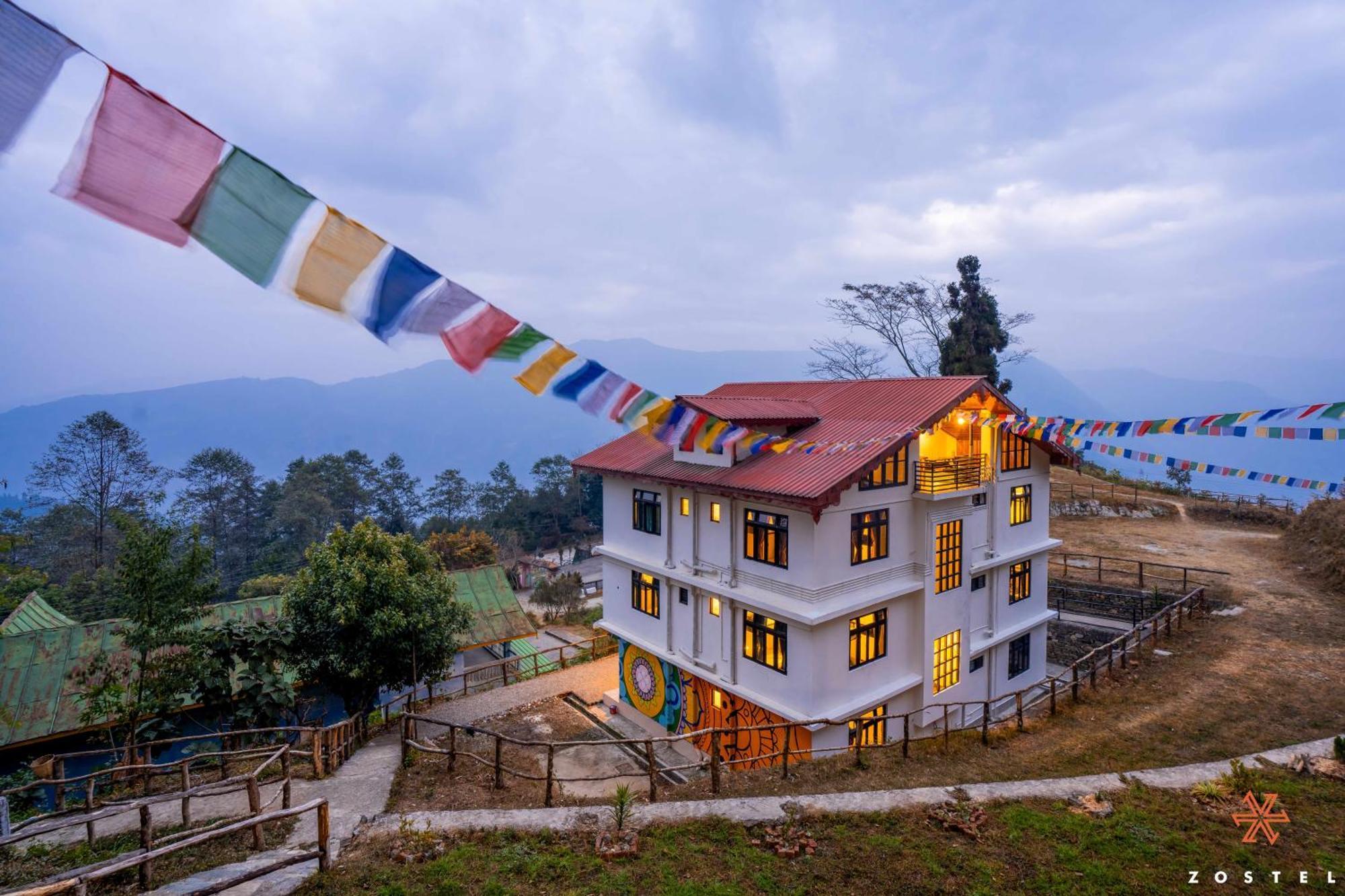 Zostel Rinchenpong Hostel ภายนอก รูปภาพ